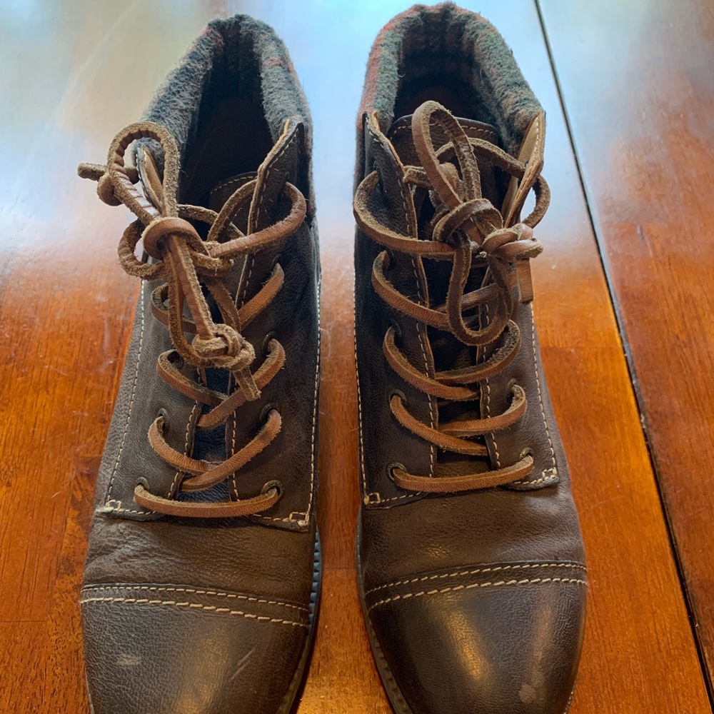 Sperry ladies’ romper boots